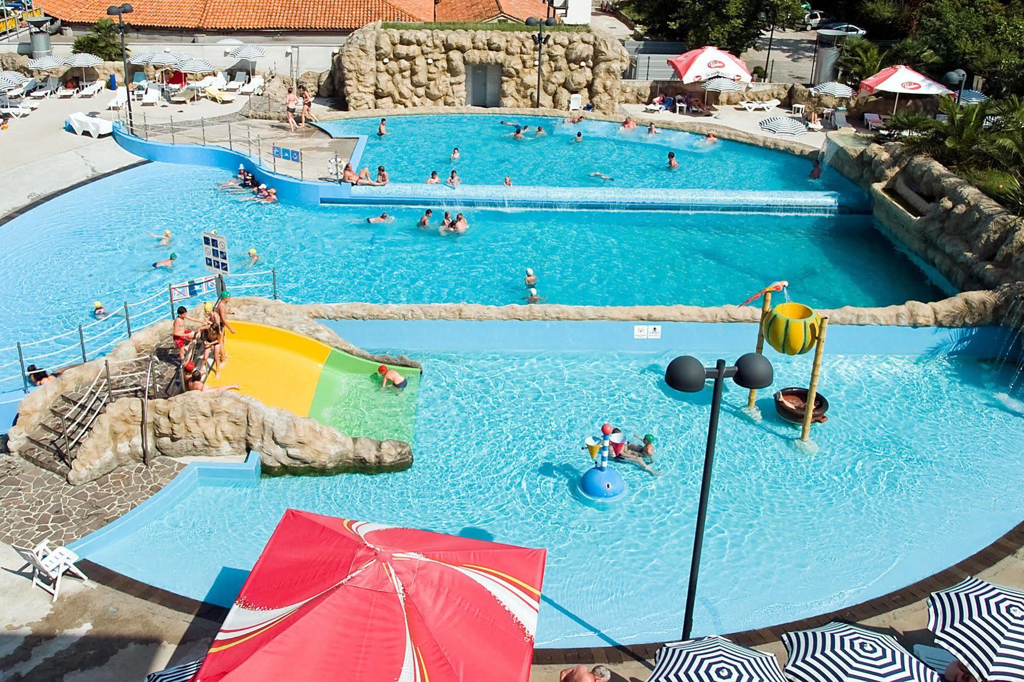 Hotel Aquapark Zusterna Κόπερ Εξωτερικό φωτογραφία